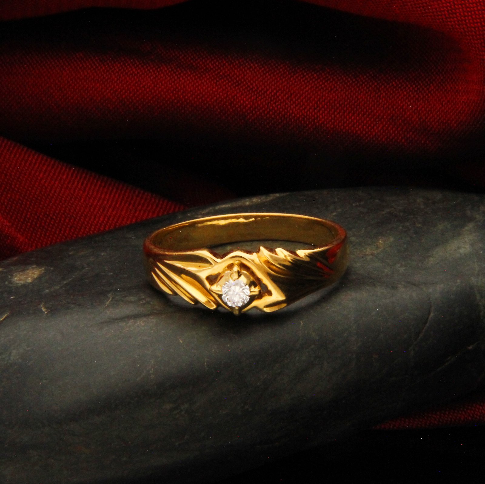 DIAMOND RING